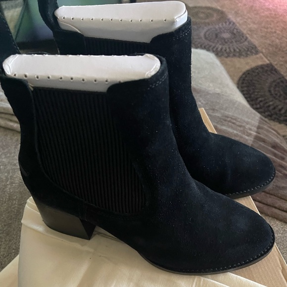 UGG Black W Faye Boots - Picture 2 of 4